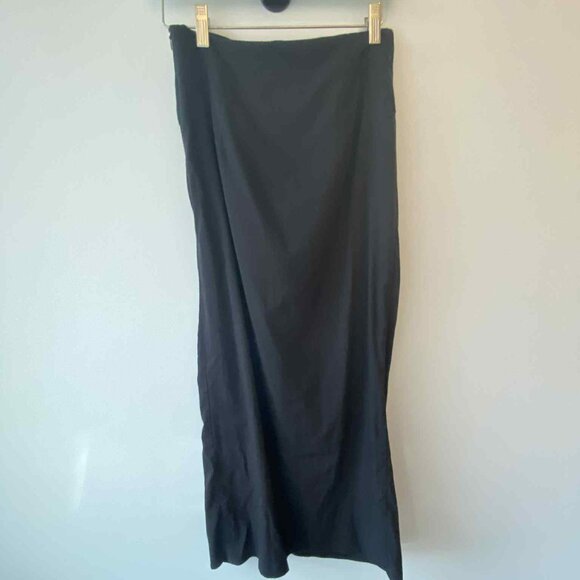 Long black skirt - Picture 2 of 3